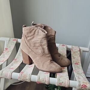 Elegant Tan Suede Ankle Booties